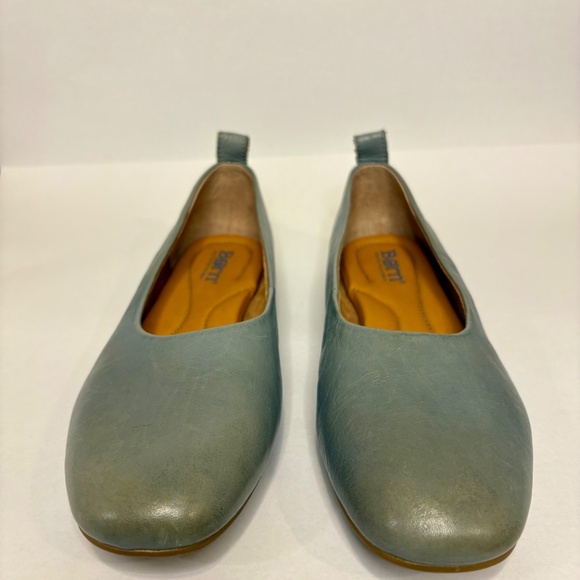 New Born Women's Size 6 Flats Light Blue Leather Comfort Slip-On Shoes - Picture 7 of 7